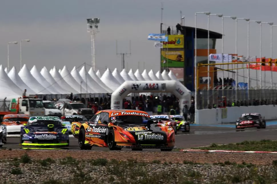 EN EL SUR. El Dodge del Alifraco Motorsport tuvo un gran rendimiento en las finales que se efectuaron en Centenario. BH FOTOS 