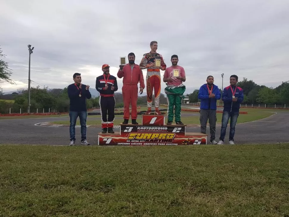 EN LO ALTO. Bautista, acompañado por Lombardo y Agüero, entre otros. foto Cynthia Rodríguez 