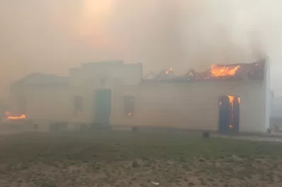 La réplica de la Casa Histórica de San Luis fue consumida por el fuego