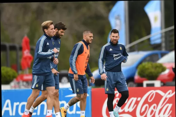 El DT de la Selección probó varias alternativas a horas del gran duelo