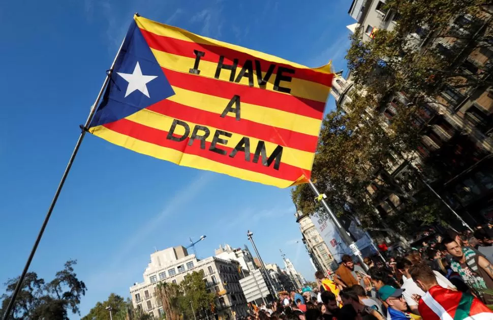 TIENEN UN SUEÑO. Concentración en la vieja universidad de Barcelona. Reuters