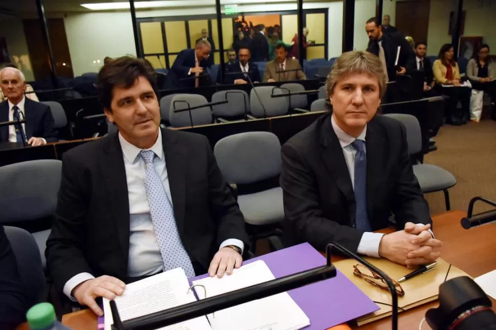 ROSTROS SERIOS. El abogado defensor y Boudou esperan el inicio del juicio contra el ex vicepresidente. Dyn