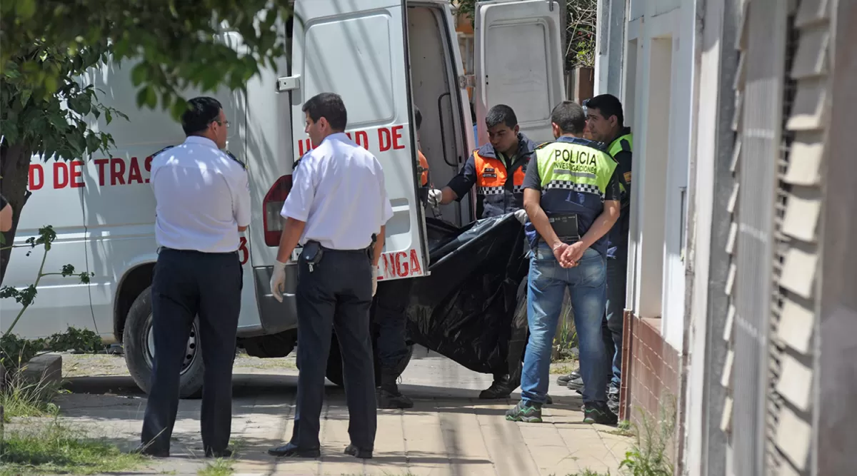 SANTA FE AL 1.800. El barrio quedó conmocionado por el caso. ARCHIVO LA GACETA / FOTO DE FRANCO VERA