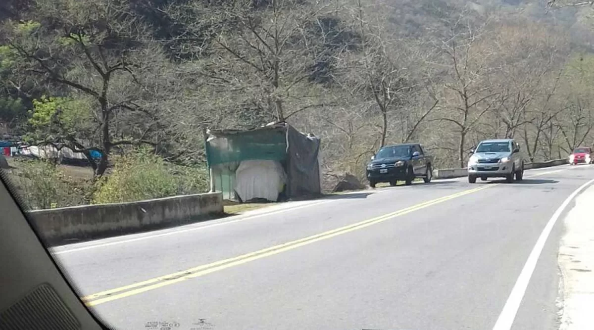 Construyó una “cochera” a la vera de la ruta 307