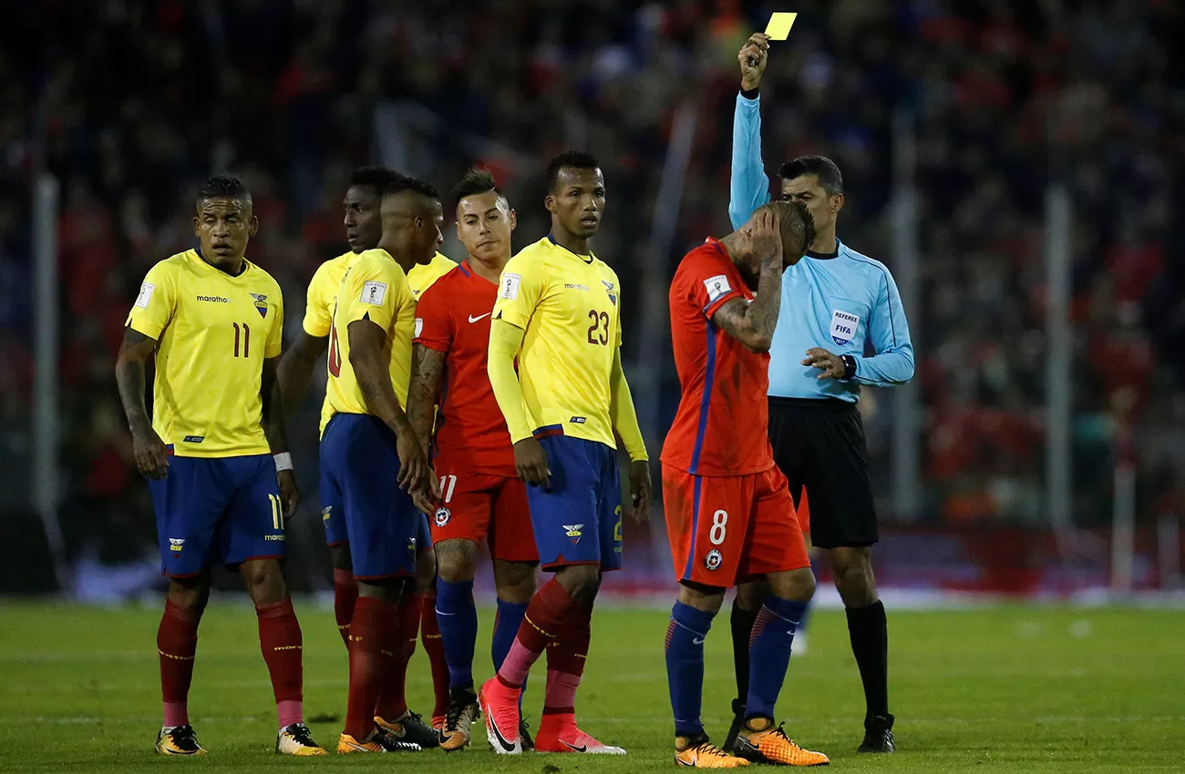 ECUADOR PERDIÓ CON CHILE Y PERDIÓ LA CHANCE DE JUGAR EL MUNDIAL (REUTERS)