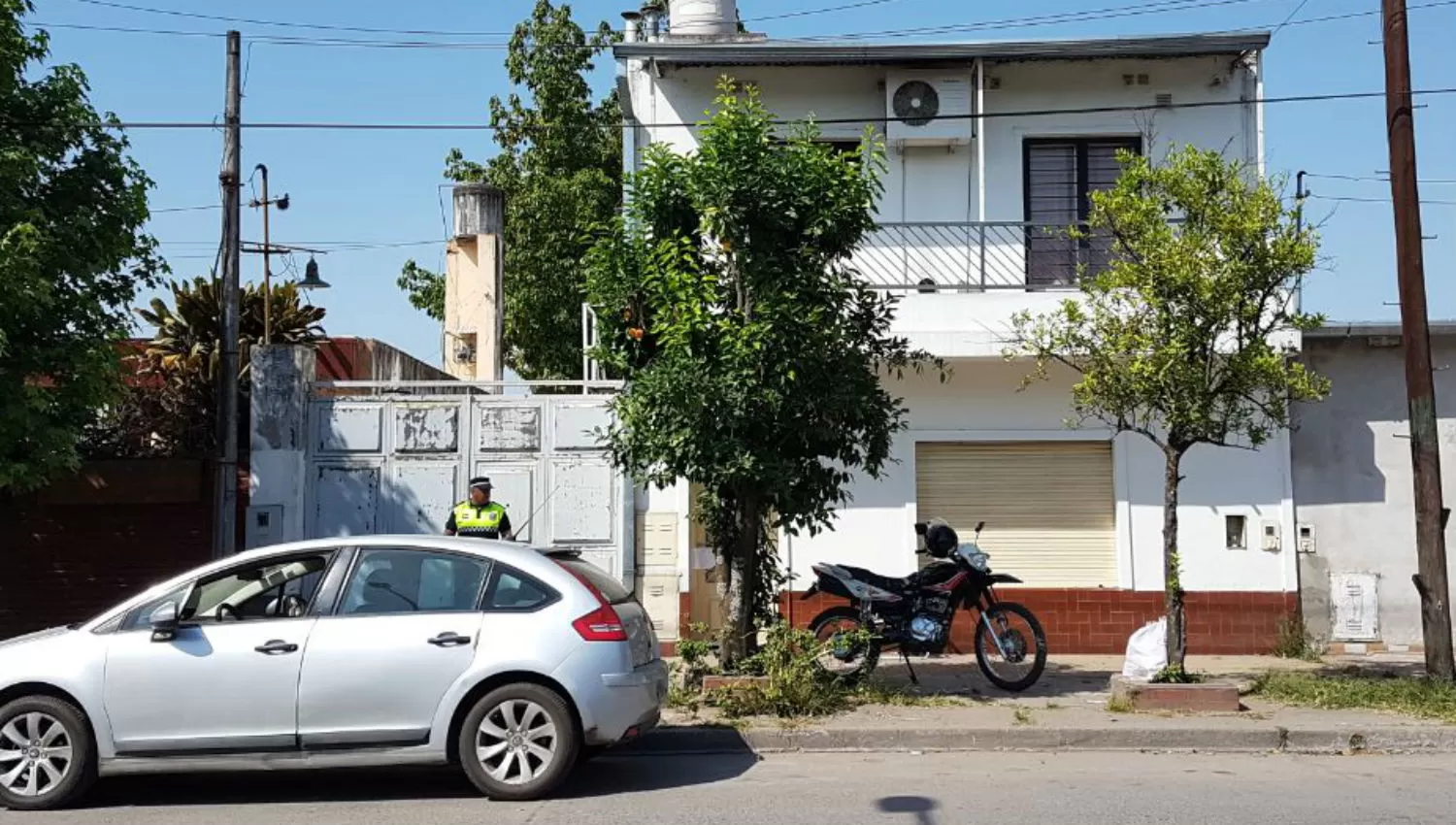 LA CASA DONDE OCURRIÓ EL DOBLE FILICIDIO. La vivienda está ubicada en Santa Fe al 1.800. LA GACETA / CAMILA CARCELLER VÍA MÓVIL