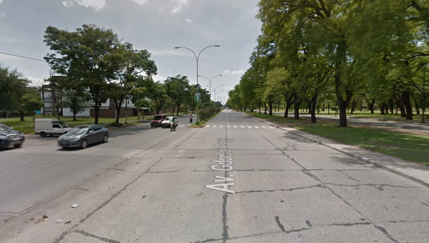 Cayó de su moto frente al parque 9 de Julio y murió