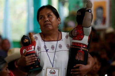 Una mujer indígena se inscribe para postularse como candidata a presidenta de México en 2018