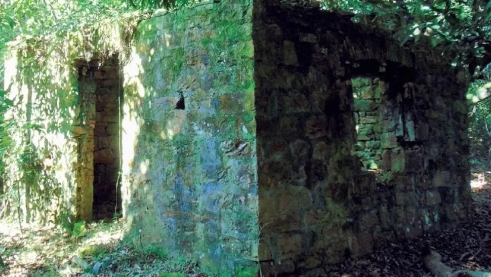 MADRIGUERA DEL LAGARTO. El equipo de investigación que fue a estudiar construcciones jesuíticas encontró en Teyú Cuaré una guarida de nazis. 