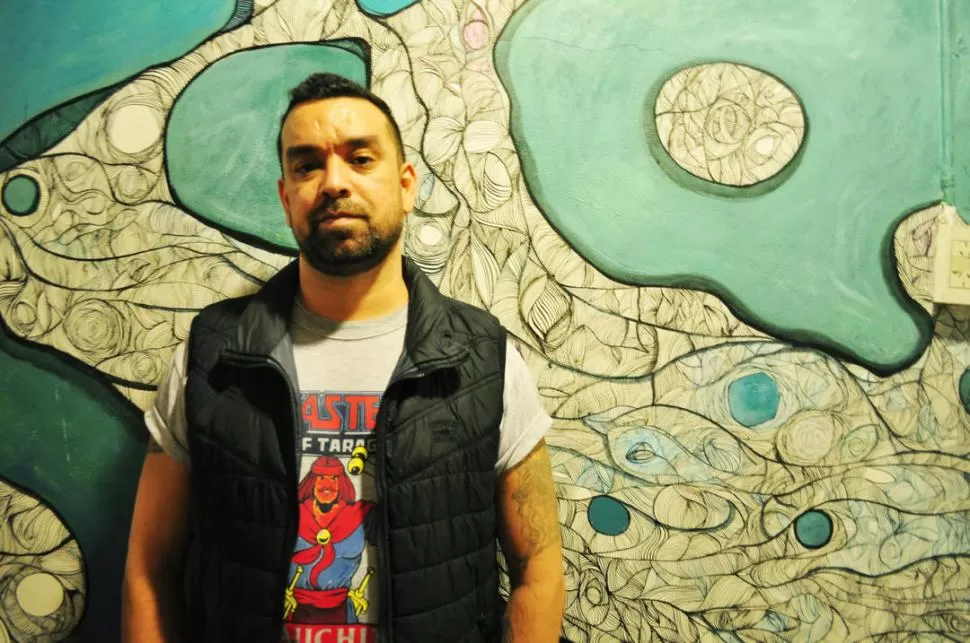 LA CLAVE. La cultura popular alimenta la novela de Oyola, que es a la vez policial y road movie (película de carretera). 