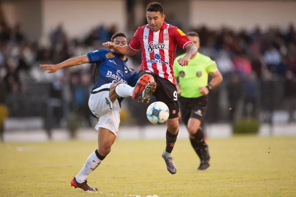 OPORTUNO. Bieler no entró mucho en juego, pero cambió por gol el penal del final. foto de matias napoli escalero (especial para la gaceta)