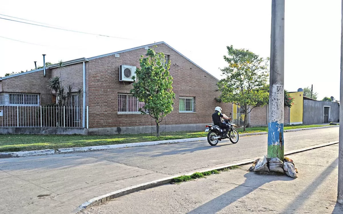 VILLA AMALIA. Es esta esquina encontraron al muchacho herido a tiros. la gaceta / foto de hector peralta
