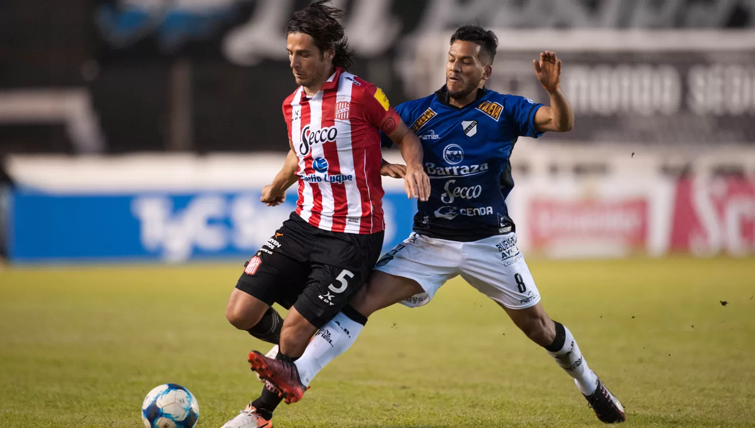 EL TERMÓMETRO. Sebastián Prediger volvió a ser el jugador más equilibrado en la media cancha de los “Santos”. 