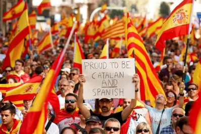 Miles de catalanes enfrentan la separación de España