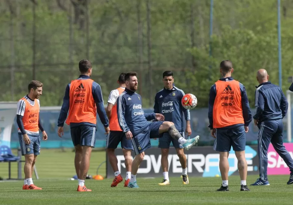 LA CARTA MÁS VALIOSA DE SAMPAOLI. En la Selección, todos le prenden velas para que Lionel Messi juegue su mejor partido en Quito. De su buen rendimiento depende, en gran parte, el futuro de Argentina. dyn 