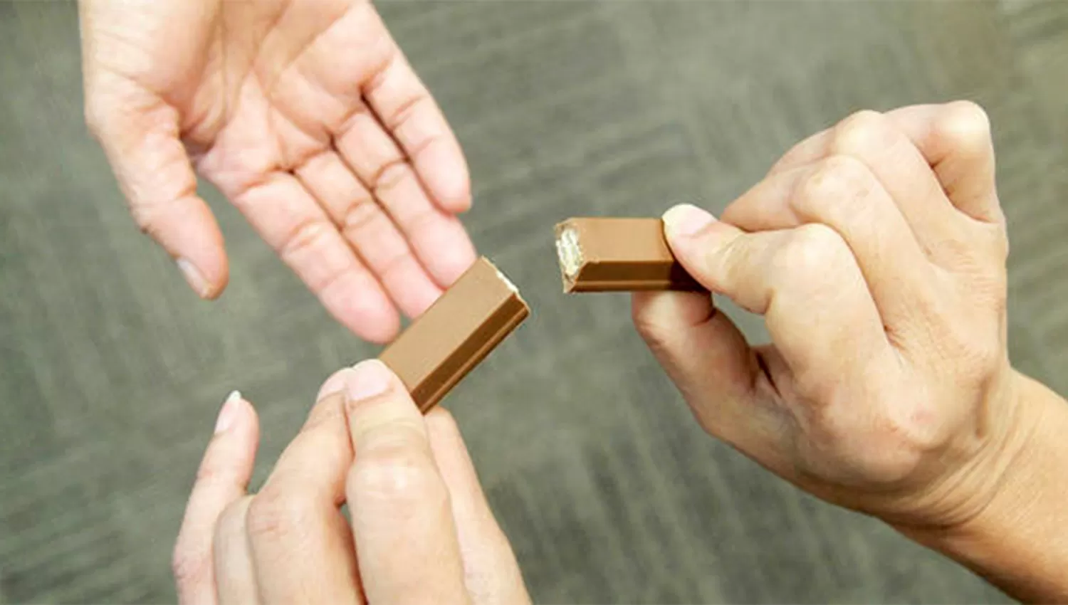 DISTINTOS. Las mujeres tienden a compartir más que los hombres, según la ciencia. FOTO TOMADA DE ESPANOL.BABYCENTER.COM