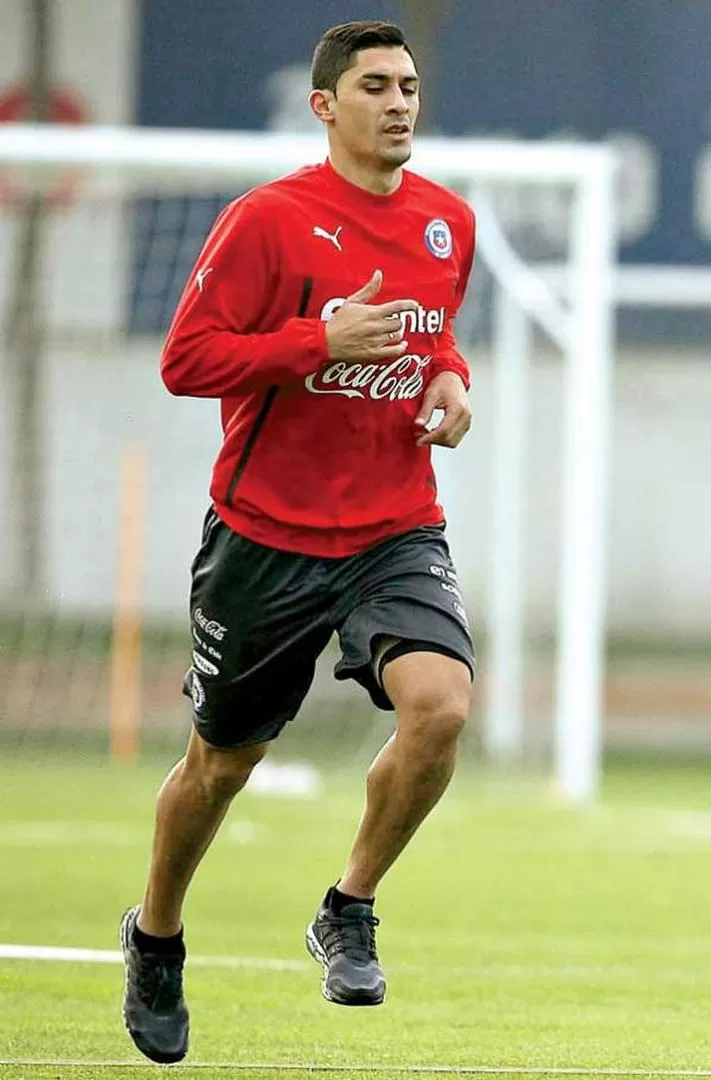 TITULAR. Pablo Hernández se alistará para Chile en el partido ante los brasileños. opinion.com.bo