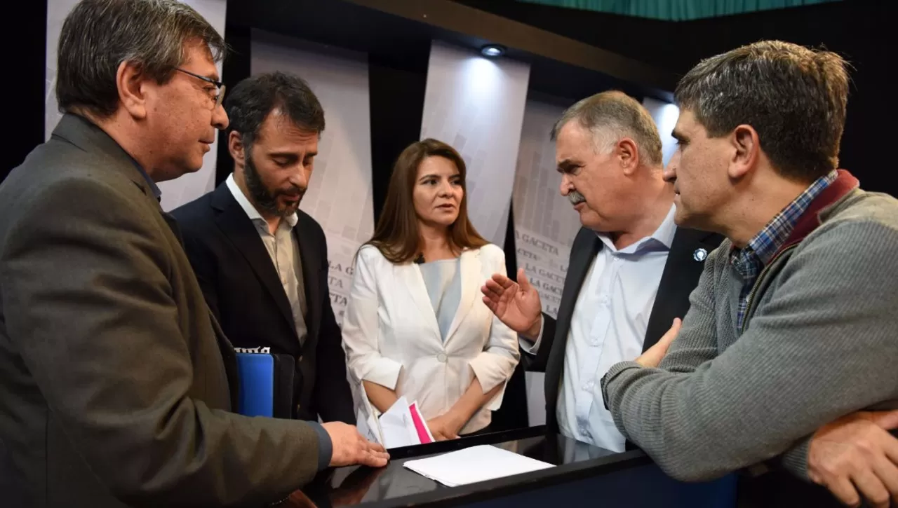 EN EL CORTE. Gladys Medina junto a Osvaldo Jaldo y a Pablo Yedlin. LA GACETA / JUAN PABLO SÁNCHEZ NOLI