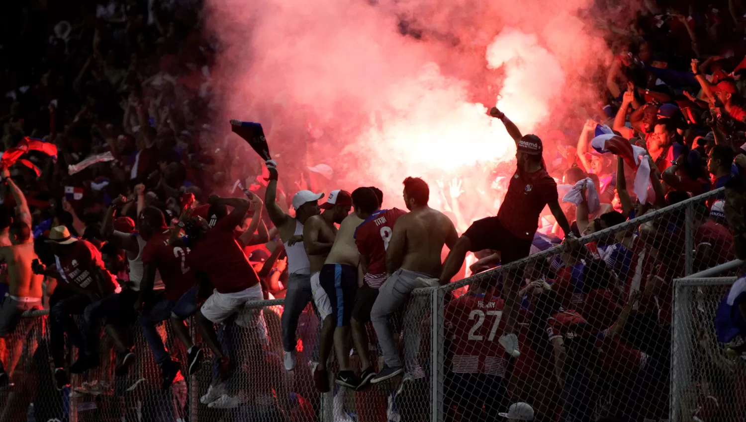 HISTÓRICO. Envuelto en una polémica, Panamá derrotó a Costa Rica y clasificó por primera vez a una Copa del Mundo. REUTERS