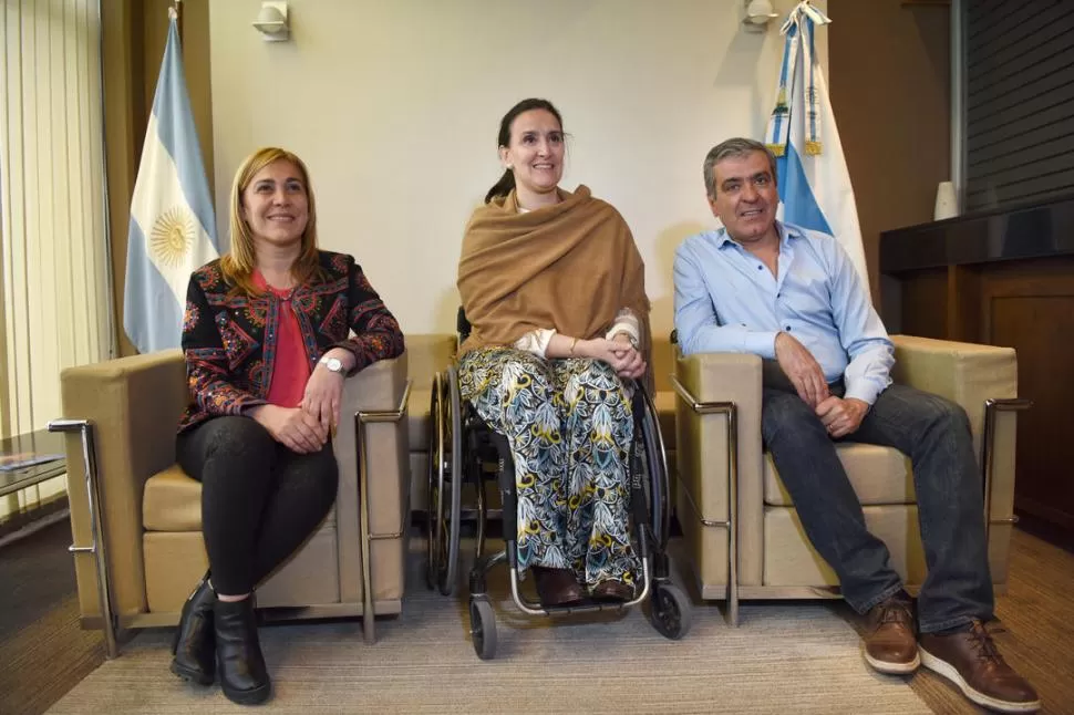 CHARLA Y RECORRIDA. La compañera de fórmula de Mauricio Macri dialogó con los candidatos a diputado de Cambiemos José Cano y Beatriz Ávila. la gaceta / foto de Analía Jaramillo