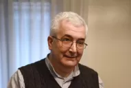 El padre Carlos se ordenará con los regalos de la gente