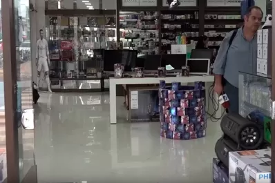 Un tucumano compró en el exterior por $130.000 y dijo que le enviaron cajas con basura a su casa