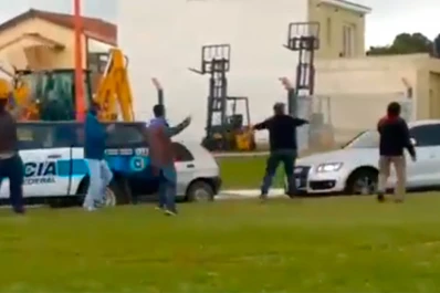 Huevazos e insultos: así fue el escrache que el presidente Macri sufrió en La Pampa