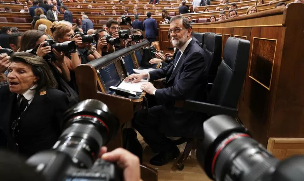 CONFERENCIA. Rajoy advirtió que la respuesta de Puigdemont marcará los acontecimientos en los próximos días. reuters