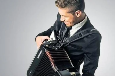 Fiesta de la cumbia con el Chili Fernández en el Mercedes Sosa