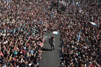 Cristina, en su anti-coloquio: pregúntenle a Macri por qué la inflación es más alta que en 2015