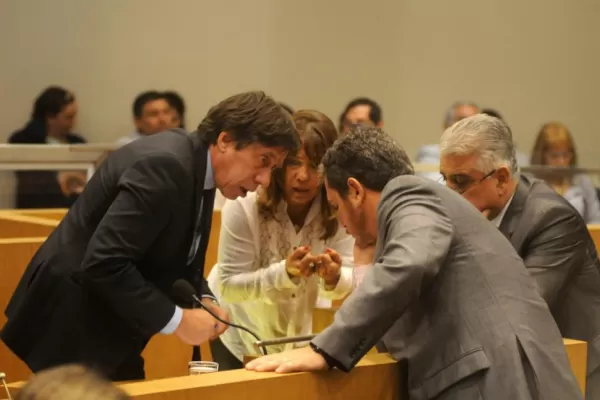 La entrega de subsidios llega al recinto del Concejo Delibertante capitalino