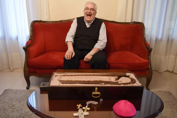 Qué significan los símbolos que lucirá el arzobispo Carlos Sánchez a partir de hoy