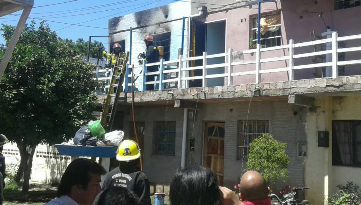 IMAGEN GENTILEZA BOMBORES VOLUNTARIOS DE TUCUMÁN