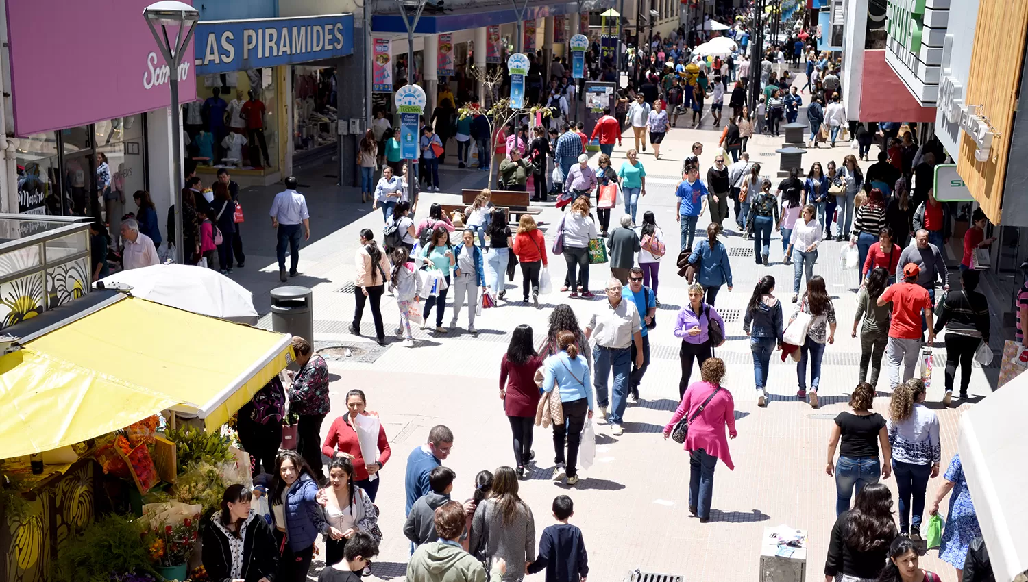 Compras por el Día de la Madre en la capital tucumana. LA GACETA / ANALÍA JARAMILLO. 