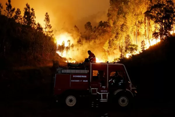 Llegan a 39 los muertos por la oleada de incendios en Portugal y España