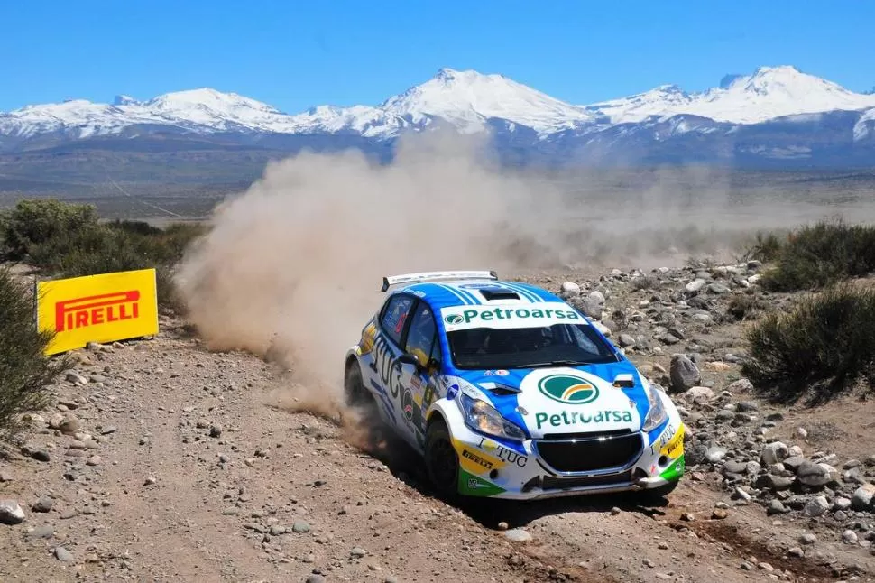 MINIMIZÓ LOS DAÑOS. Gerónimo Padilla acelera su Peugeot 208 en Mendoza; en el torneo, quedó a 39 puntos de Ligato. FOTO DE MARCELINO MERCADO 