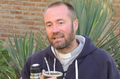 Un famoso cura se enamoró, abandonó los hábitos y se fue a otra provincia