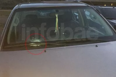 Atacaron al ministro Avruj en su arribo a Chubut para participar de las pericias al cuerpo hallado en donde desapareció Santiago Maldonado