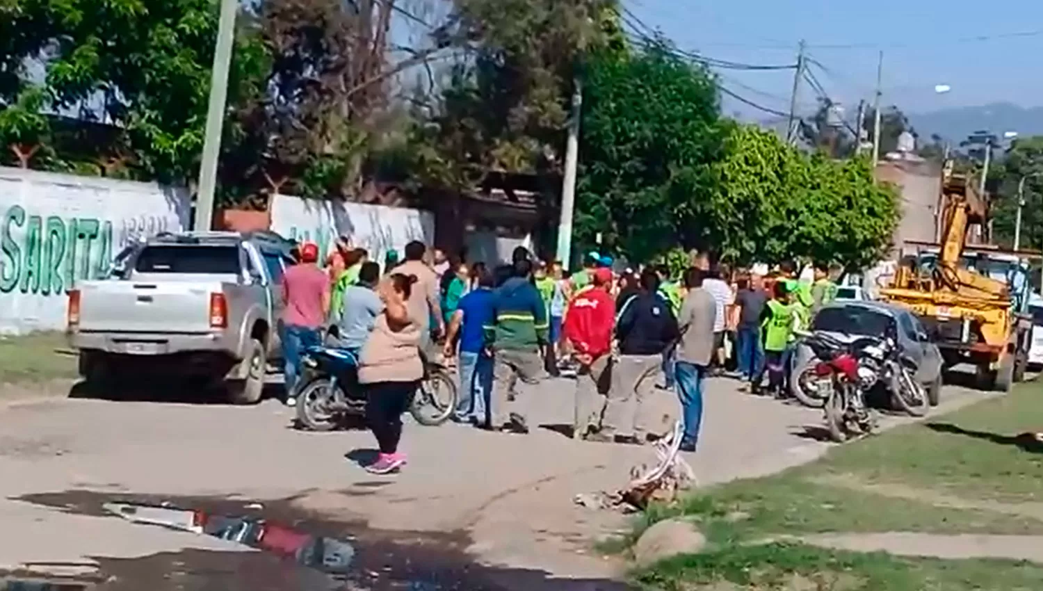 TENSIÓN. Lectores enviaron por Whatsapp algunas imágenes del tumulto.