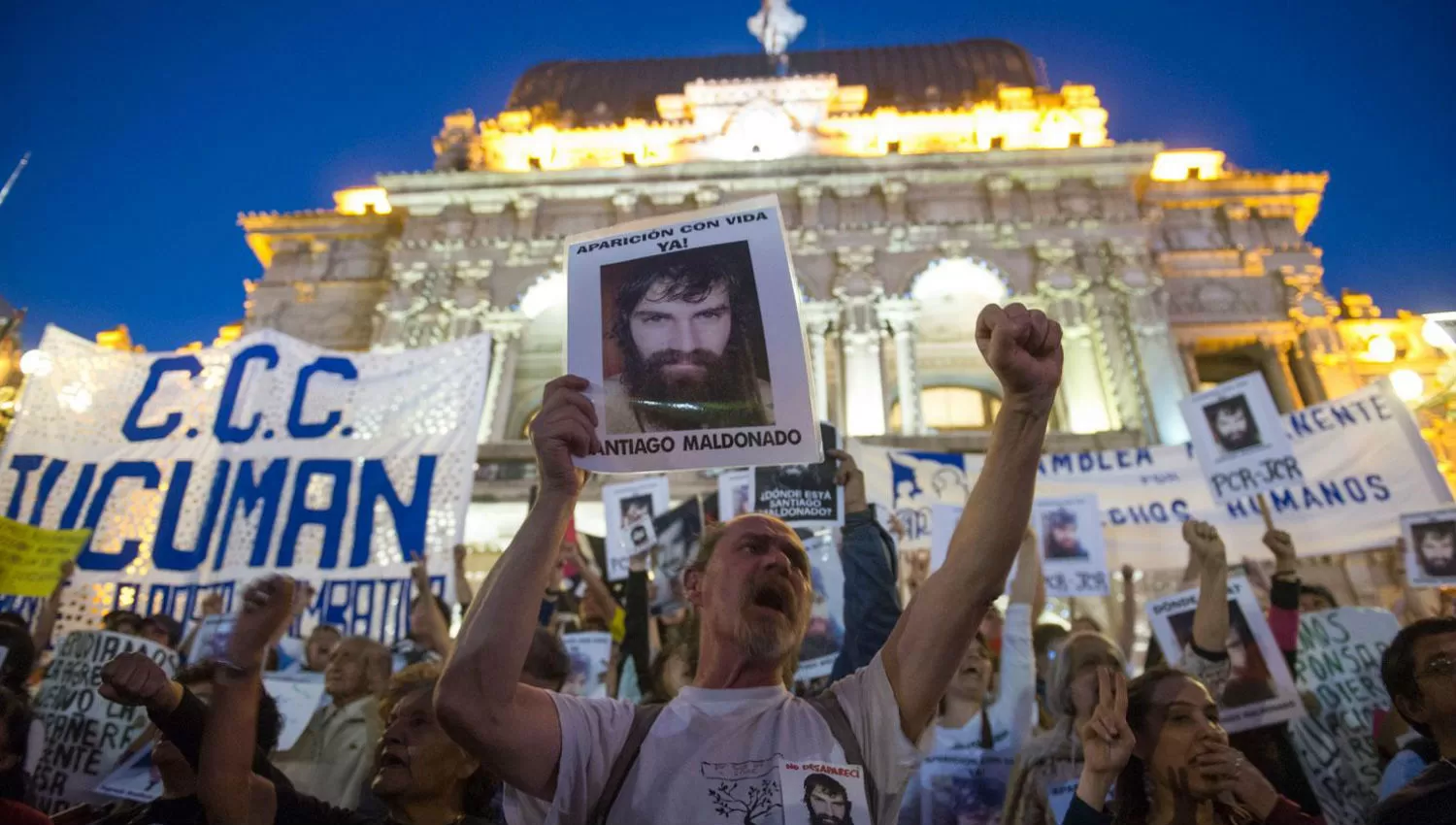 EN TUCUMÁN. Imagen de la última marcha por Santiago Maldonado. LA GACETA / DIEGO ARÁOZ
