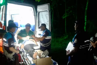 Se accidentó a metros de la cascada de Aguas Chiquita: la rescataron entablillada y en camilla