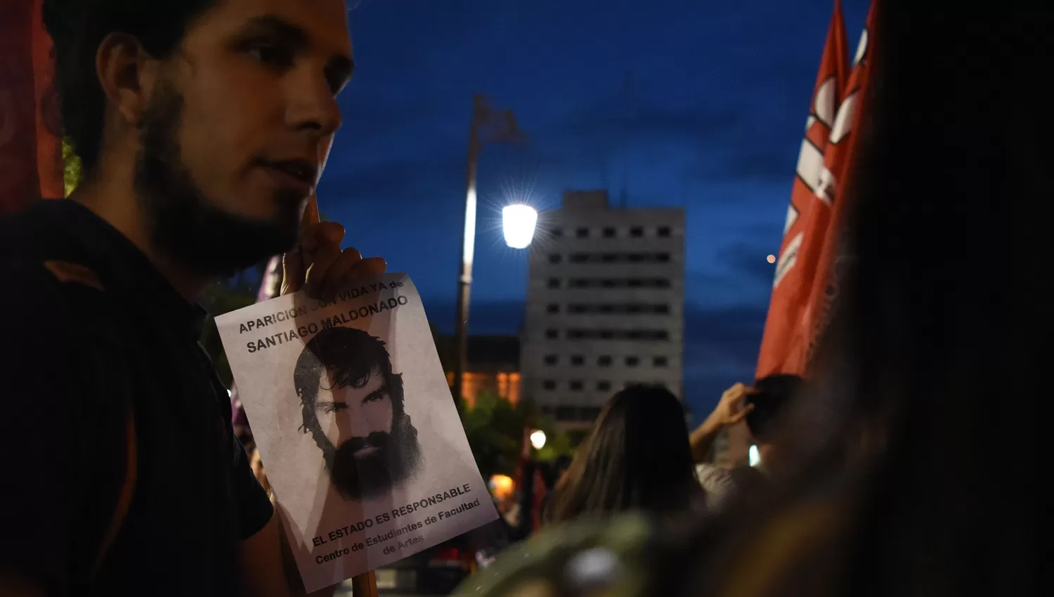 EN CONTRA DE LA IMPUNIDAD. Organismos de DDHH y partidos políticos de izquierda se movilizaron masivamente. LA GACETA / FOTO DE DIEGO ARÁOZ