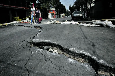 Honras a víctimas del sismo en el Día de los Muertos