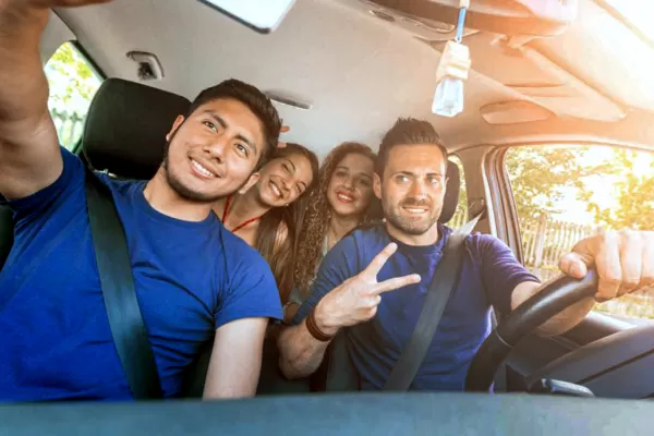 Tres destinos con playa, sol y mucha fiesta que son ideales para visitar con amigos