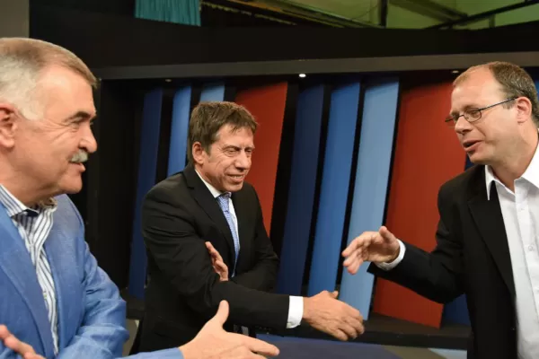 Hinchadas, asesores y muchos nervios: lo que no se vio del debate de los candidatos en Panorama Tucumano