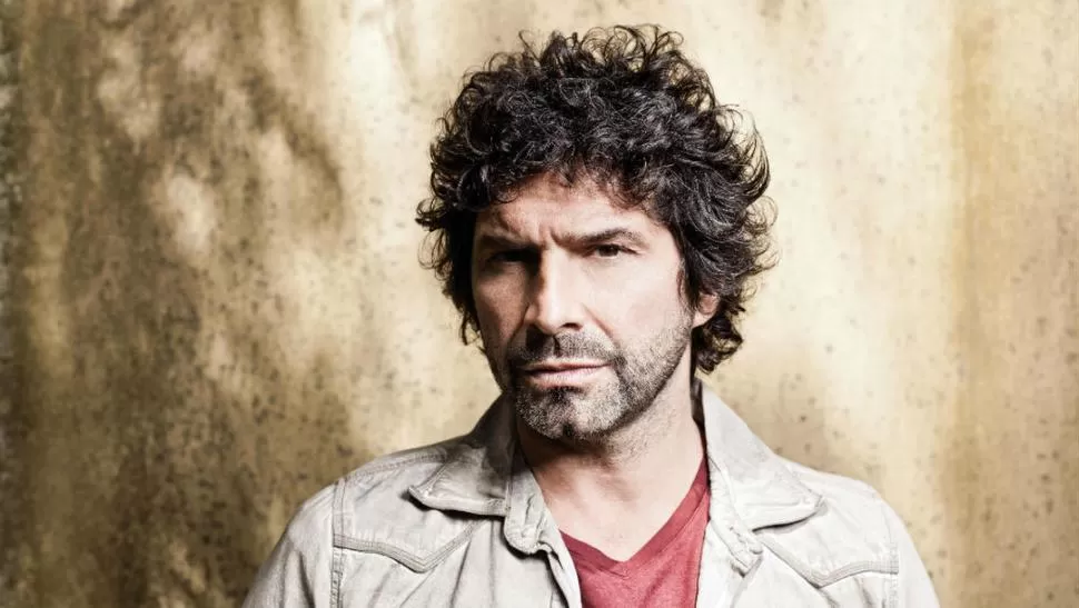 SHOW ACÚSTICO. Iván Noble estará en el teatro Alberdi solo con su guitarra.  