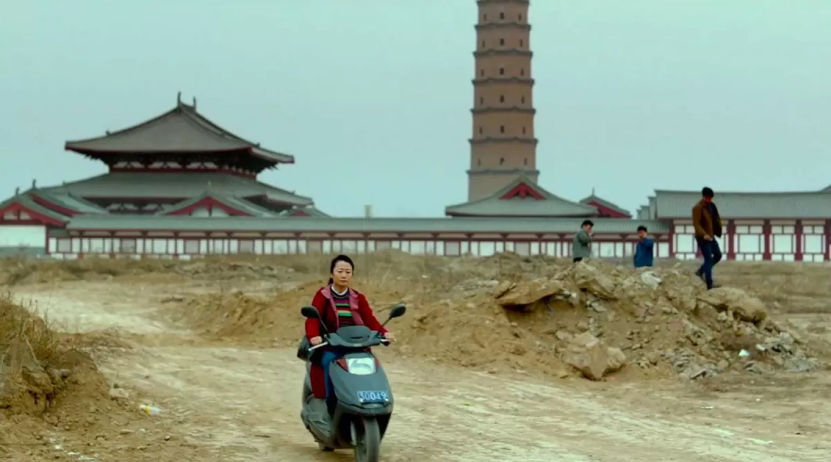 MÁS ALLÁ DE LA MONTAÑA