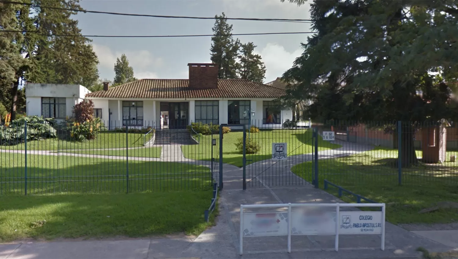 COLEGIO PABLO APOSTOL. Alumnos grabaron a la docente mientras realizaba las polémicas declaraciones. FOTO TOMADA DE STREET VIEW