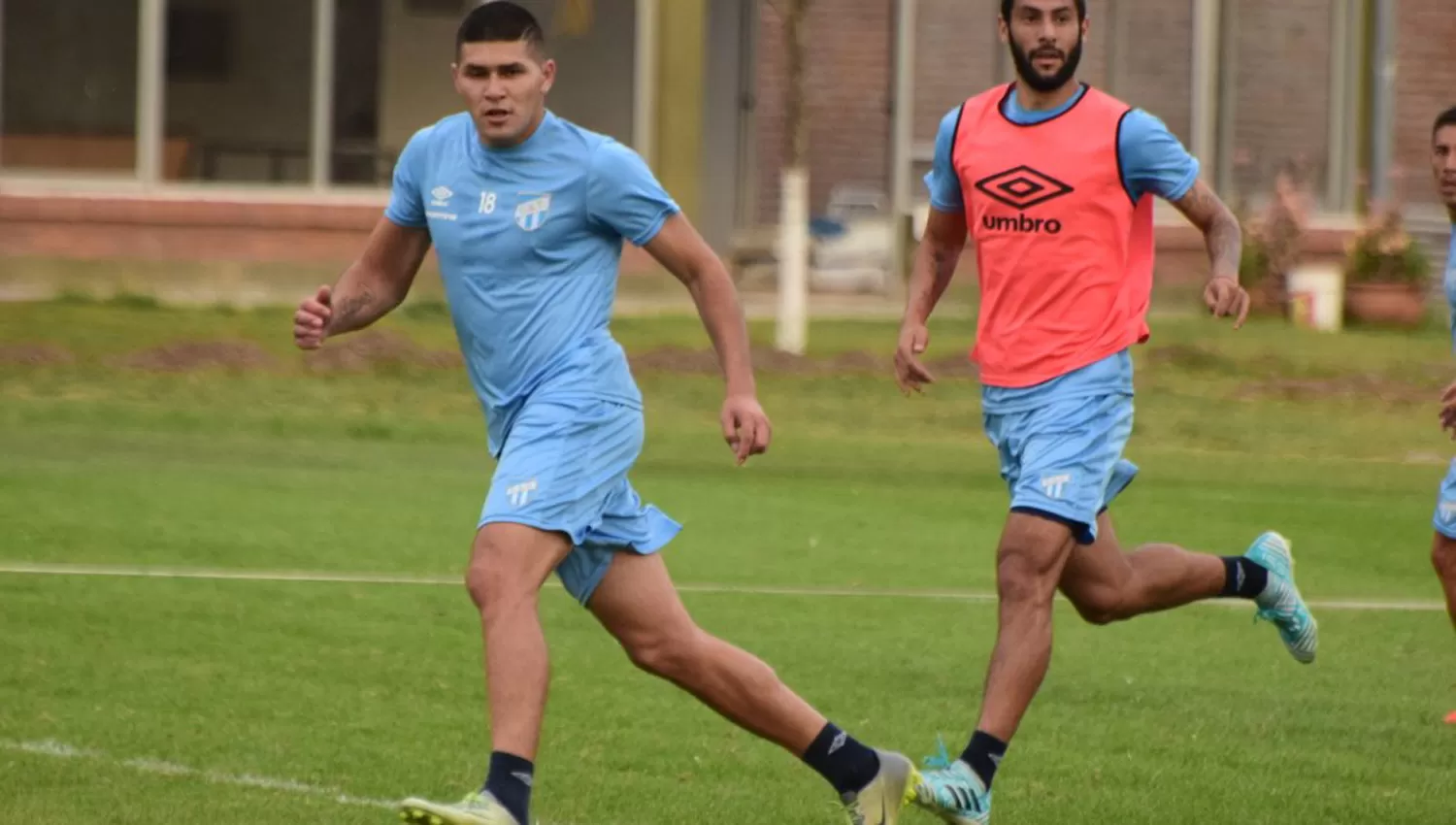 ENTRENAMIENTO. Atlético sigue su preparación para el choque con Vélez. (ARCHIVO LA GACETA)