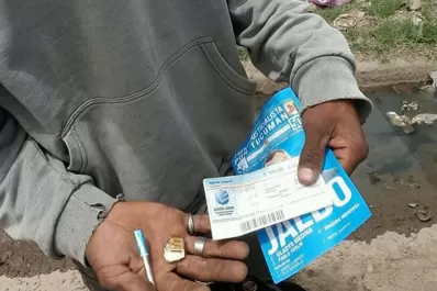 Denuncian que en La Costanera entregan votos de Jaldo con dosis de paco